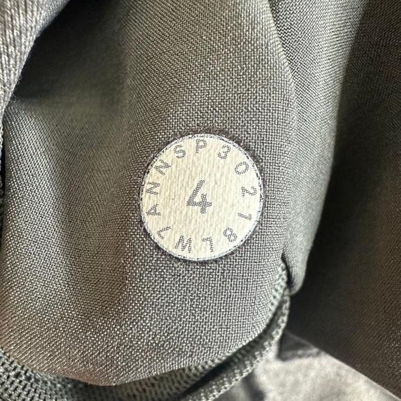 Sold Lululemon On The Fly Short 2.5" Heathered Slate 
size 4 - Picture 5 of 6